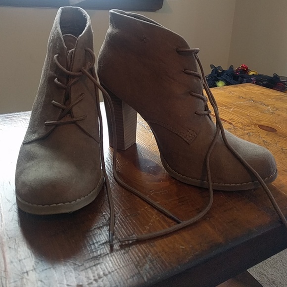 Heeled booties - Picture 3 of 3